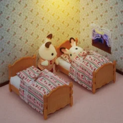 Calico Critters Bed & Comforter Set, Dollhouse Furniture And Accessories -Doll Paradise Shop GUEST 2750ee6b 12da 4eb8 a475 3a537a77c5c3